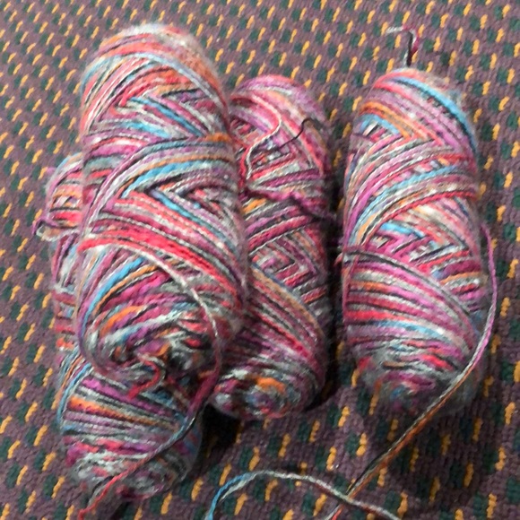4. skeins 3. ply multi tone variegated yarn - Picture 12 of 13